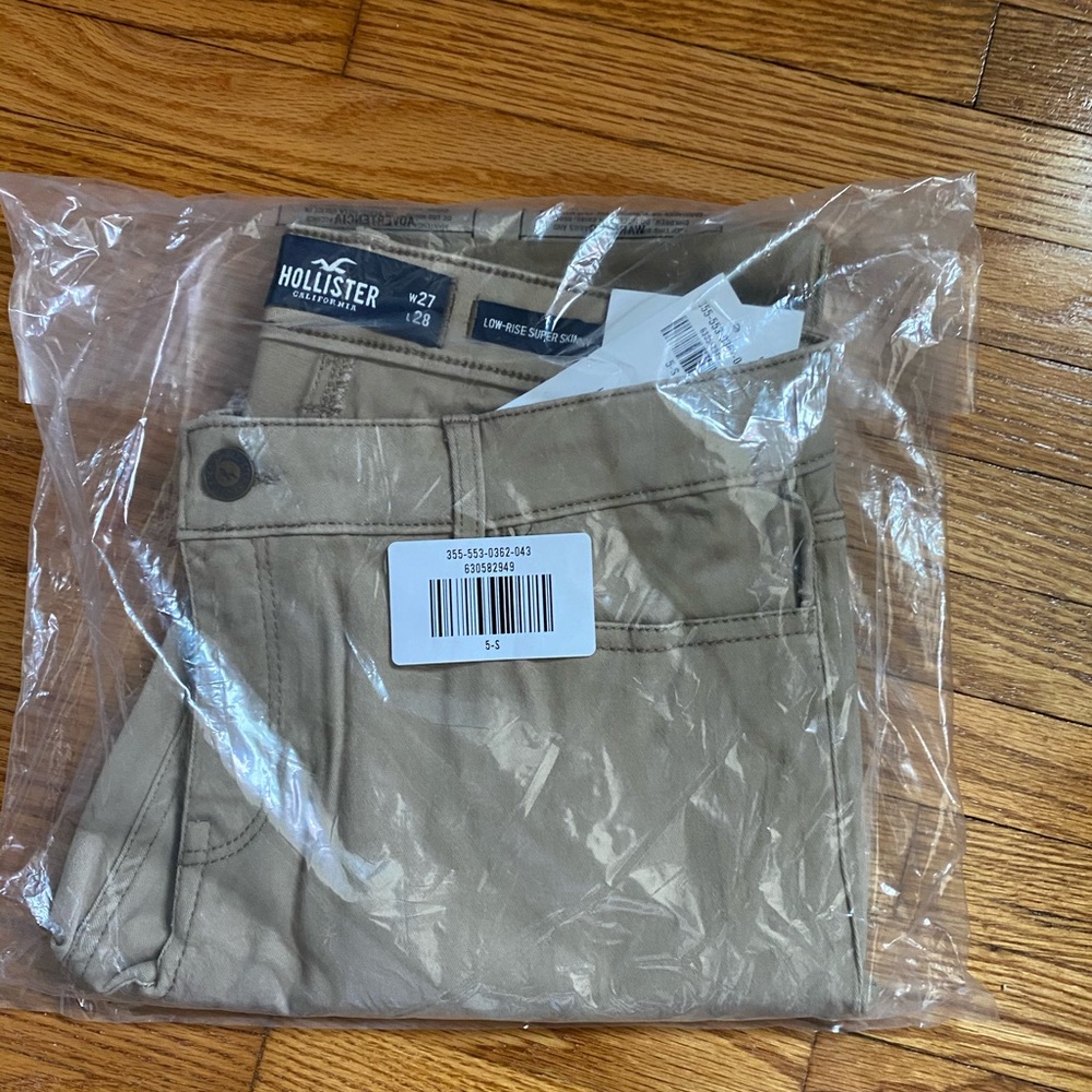 Khaki Hollister Low Rise Skinny Jeans/Jeggings